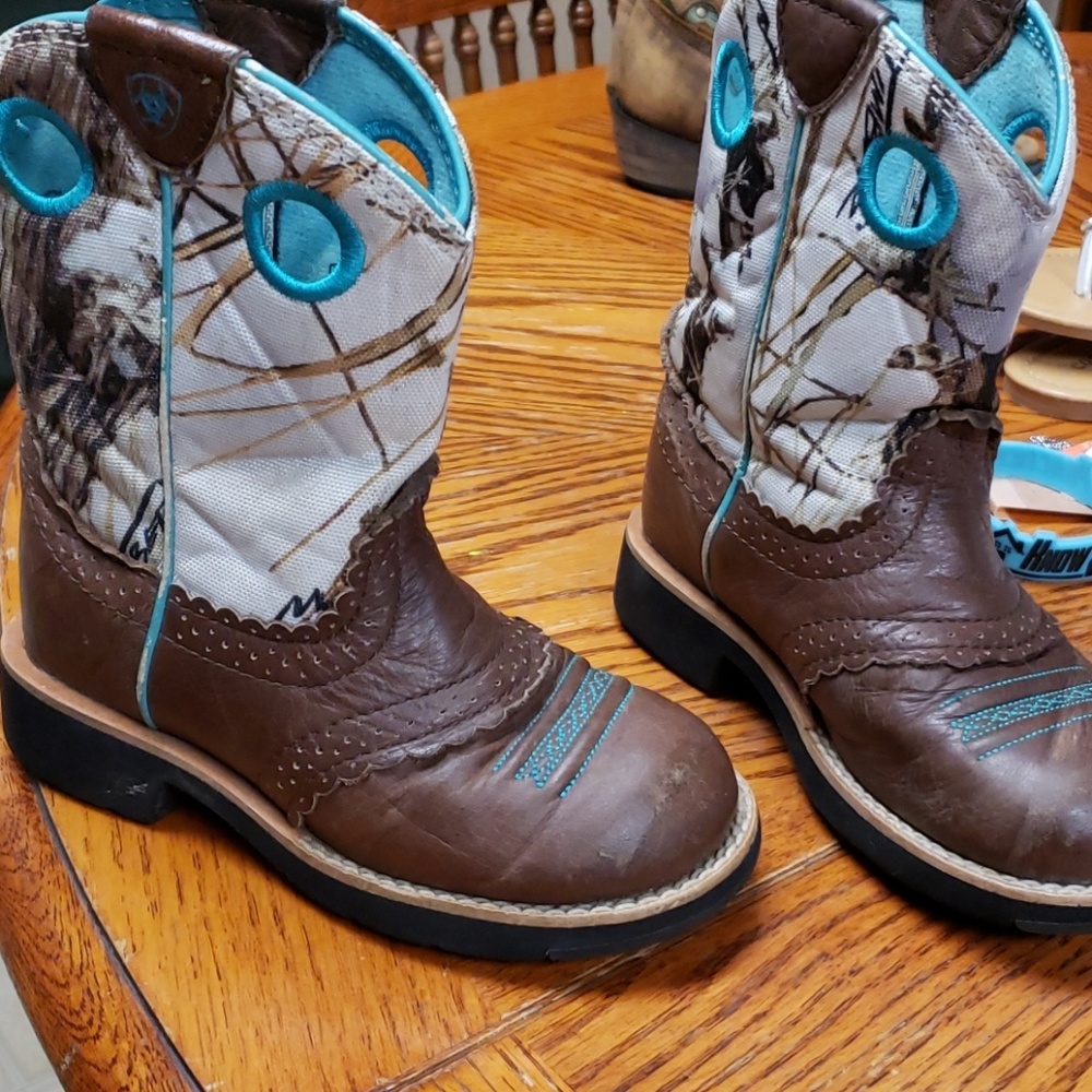 Ariat GIRLS 10.5 boots